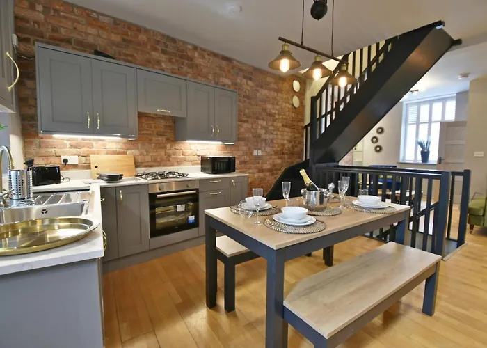 Quirky Cottage Set In Clitheroe